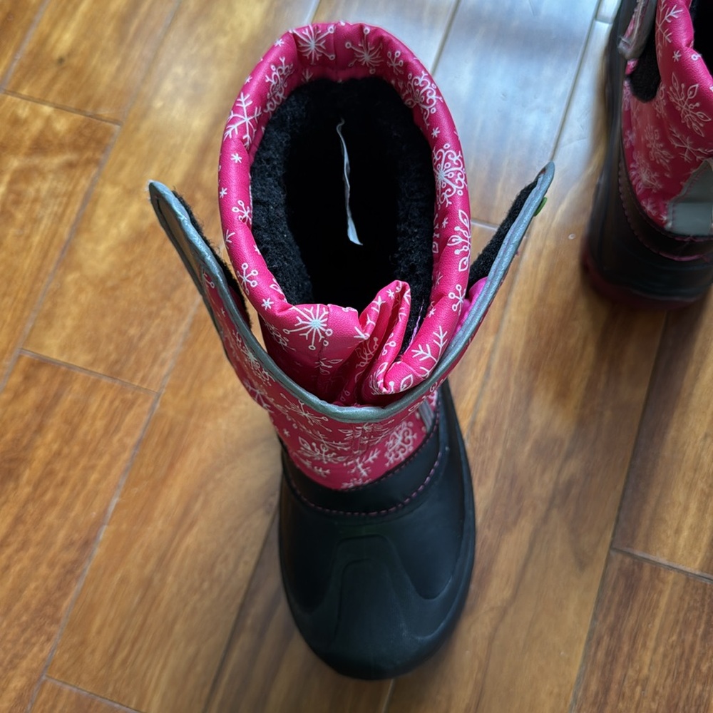 Girl’s Members Mark Light-up Snow Boots - Picture 5 of 9